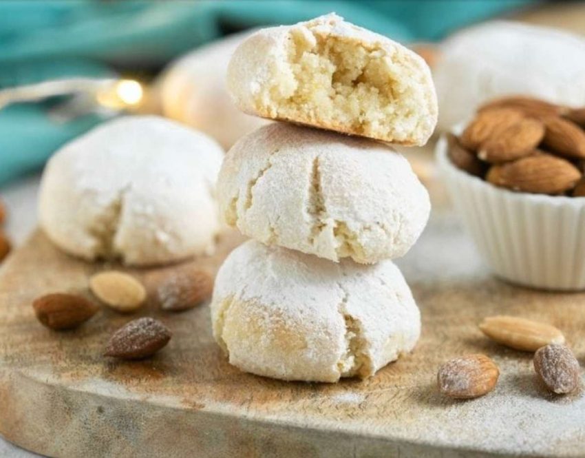 amaretti cookies with sugared almonds